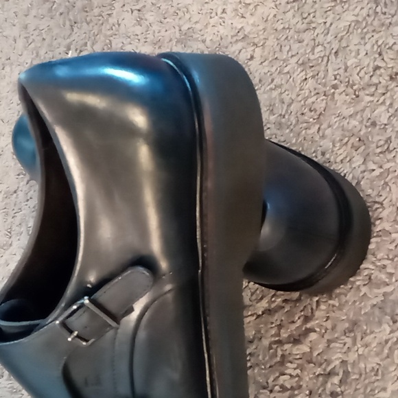 Shoes - Picture 5 of 5